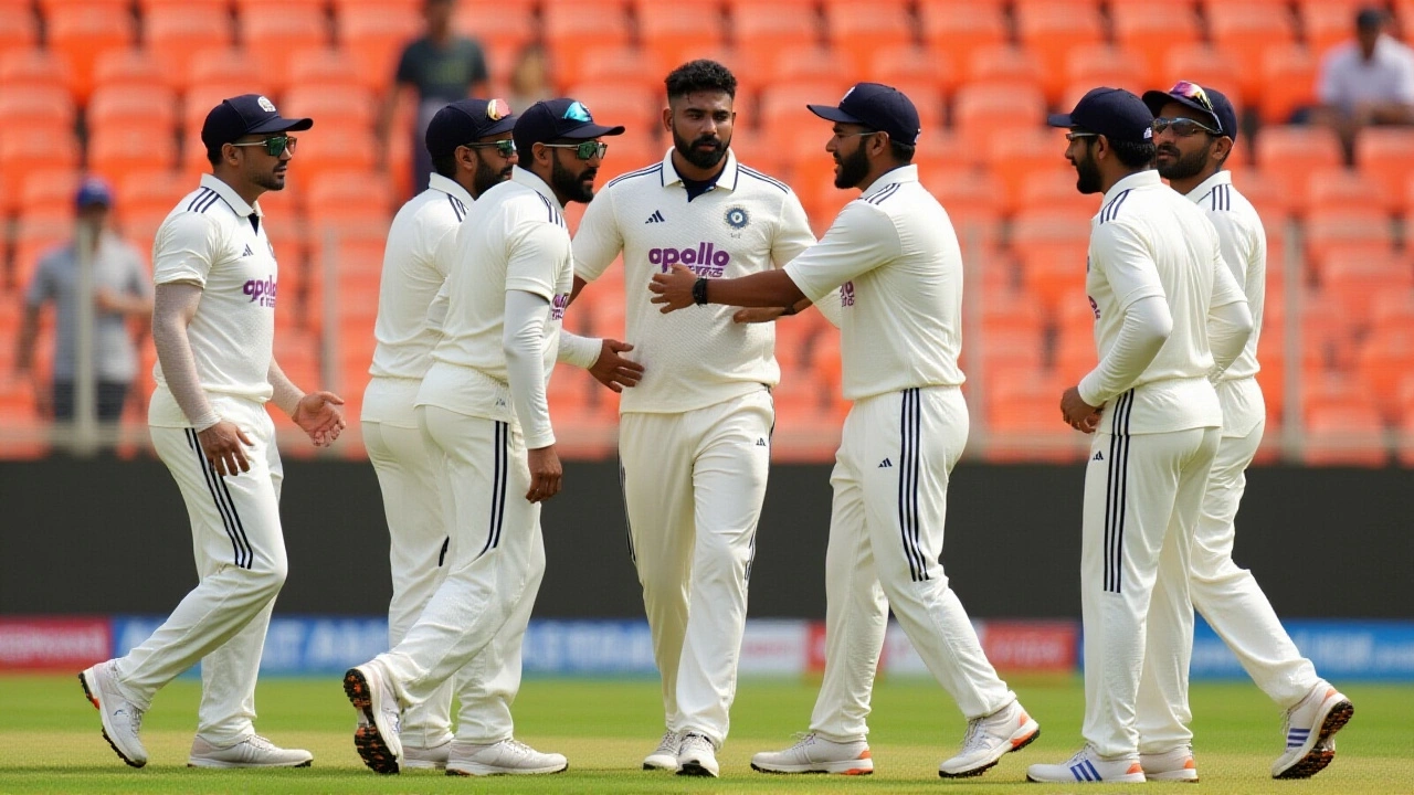 सिराज ने हरी पिच पर दिखाया दांव, भारत बनाम वेस्ट इंडीज टेस्ट में शानदार 4 विकेट